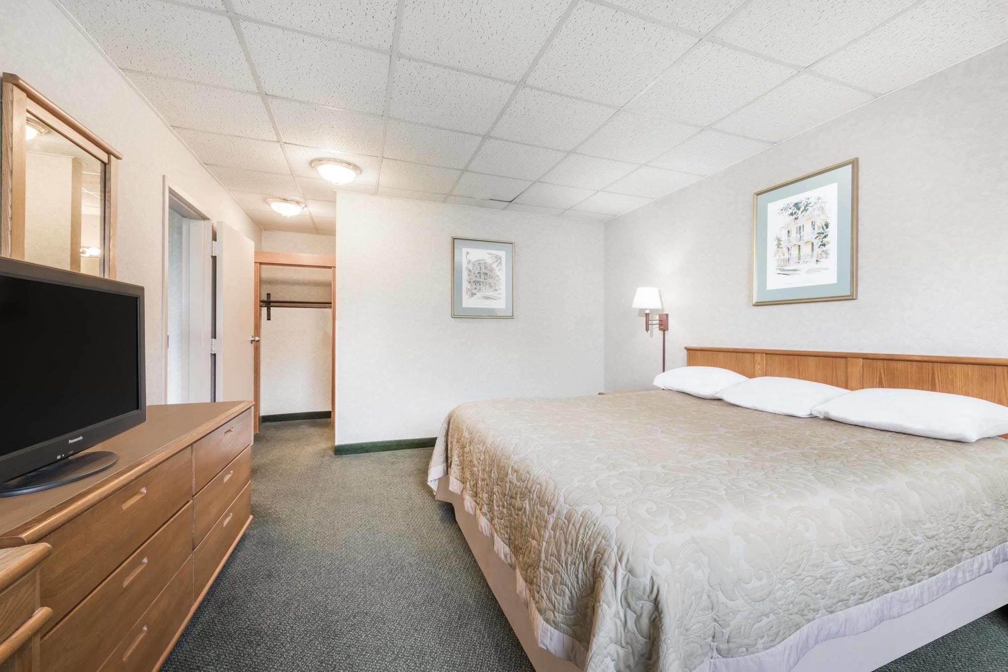 Motel Super 8 By Wyndham State College Exteriér fotografie